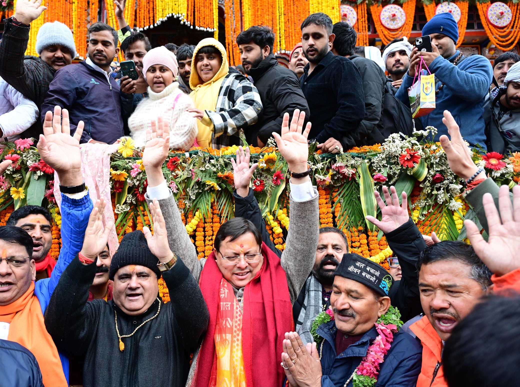 वैदिक मंत्रोच्चार व विधि विधान के साथ ग्रीष्मकाल के लिए खोल दिए गए श्री बदरीनाथ धाम के कपाट।