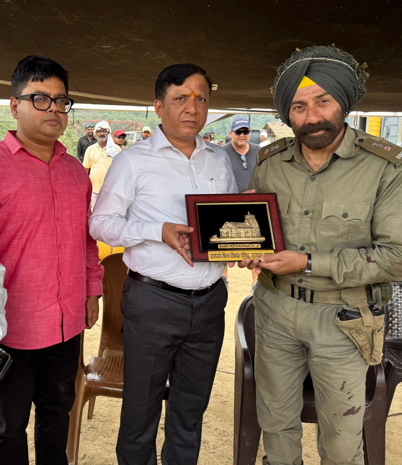 उत्तराखंड में हो रही बॉर्डर 2 की शूटिंग, फिल्म विकास परिषद के मुख्य अधिकारी बंशीधर तिवारी पहुंचे शूटिंग स्पॉट पर