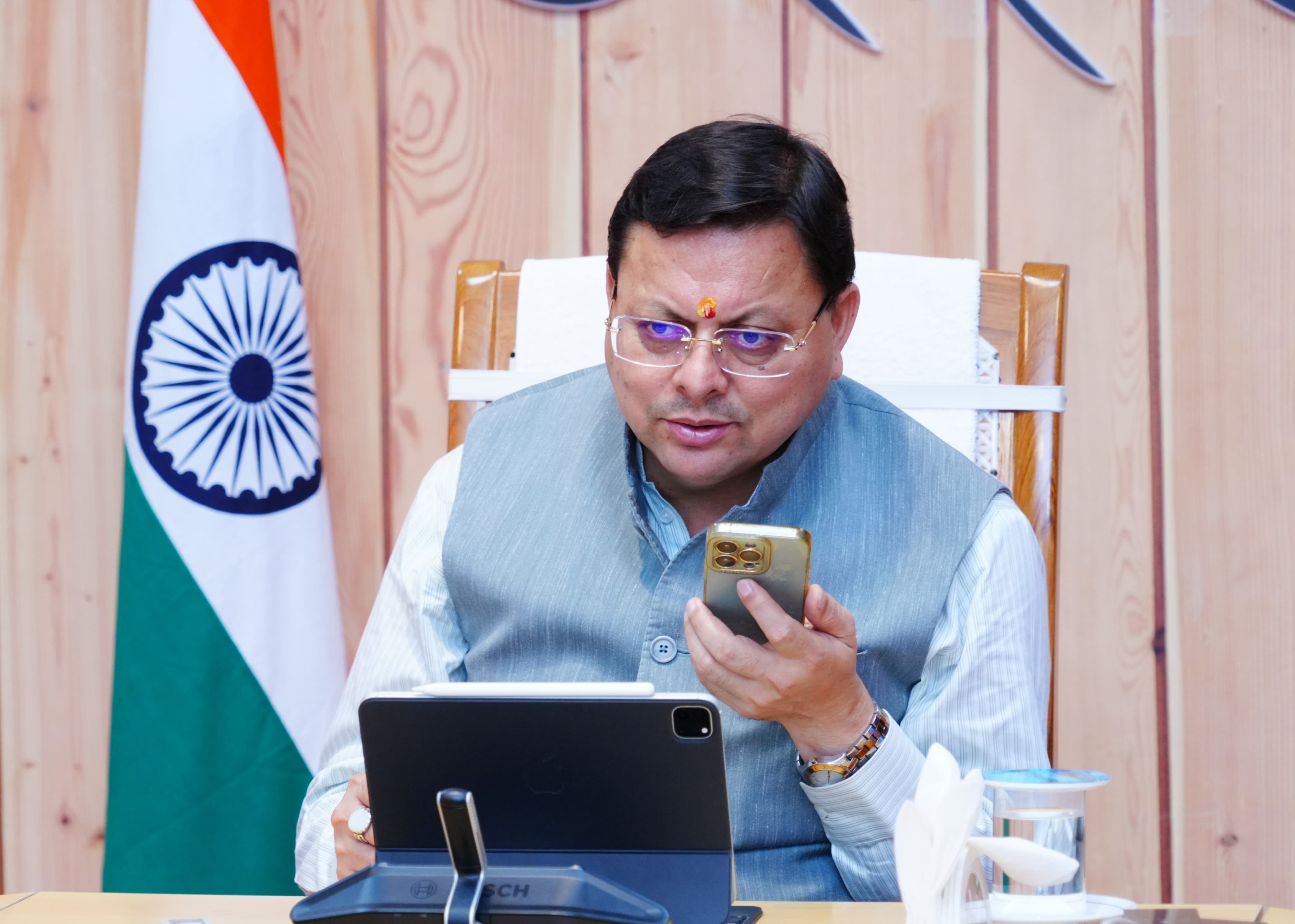 हेल्पलाइन 1905 के जरिए जनता की शिकायतों का समाधान हो रहा है कि नहीं ये जानने के लिए सीएम ने सीधे शिकायतकर्ताओं से किया संवाद।